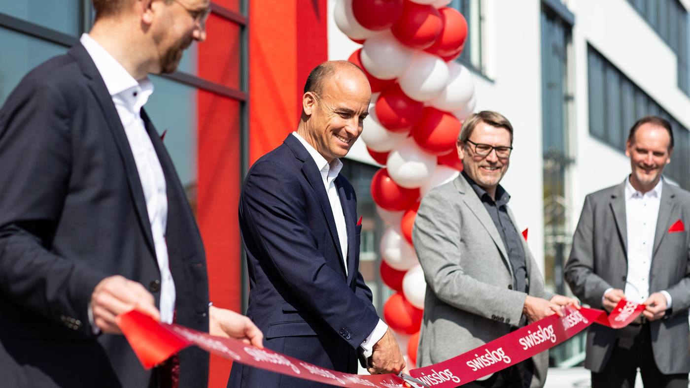 from left to right: Jens Schmale, Geschäftsführer Swisslog GmbH; Dr. Christian Baur, CEO Swisslog; Heinz Ennen, Geschäftsführer Swisslog GmbH; Gerd Jennissen, Geschäftsführer Swisslog GmbH