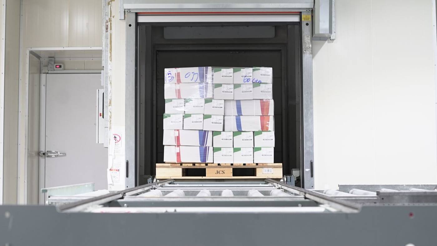 Warehouse automation solutions for food & beverage distributors image