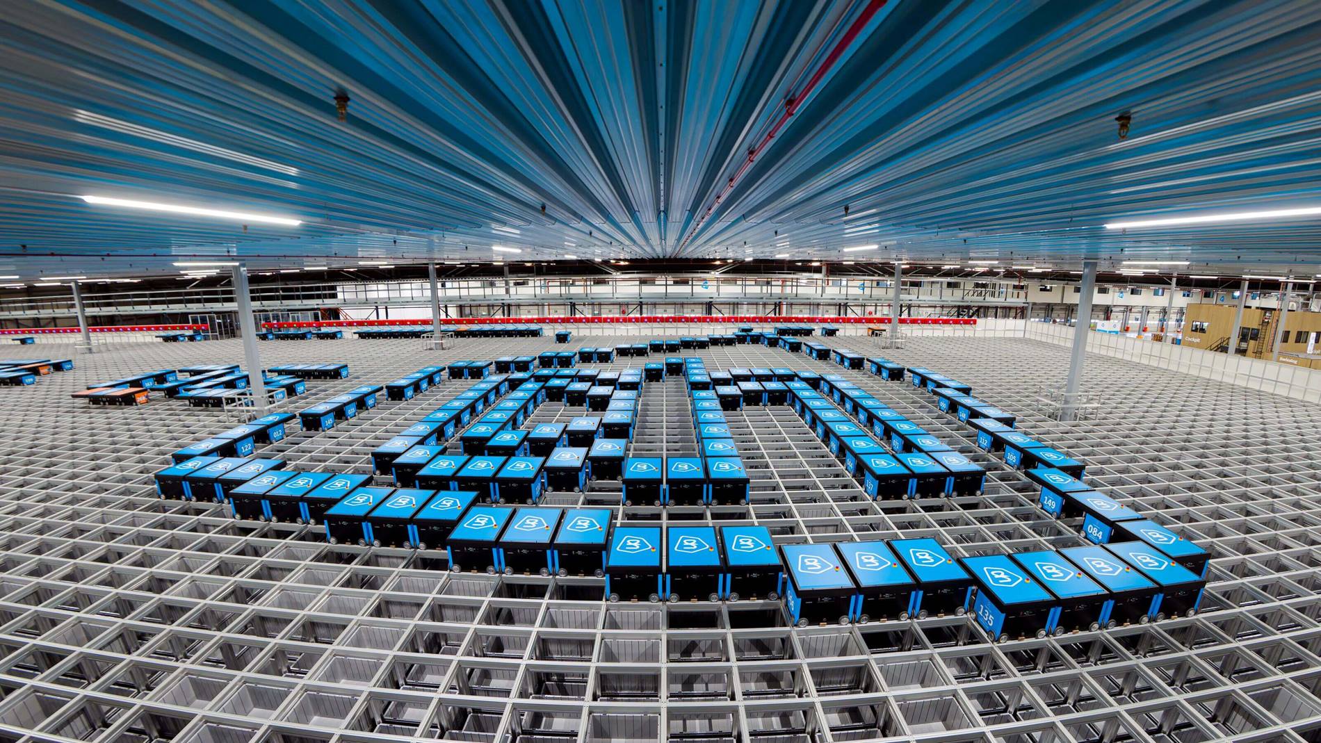 Swisslog AutoStore robots create the shape of the Albert Heijn logo