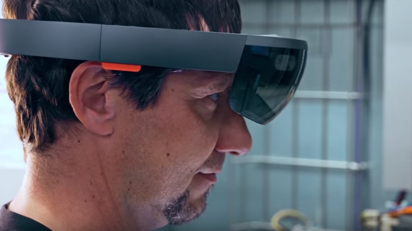 Augmenter Reality Customer Service with HoloLens
