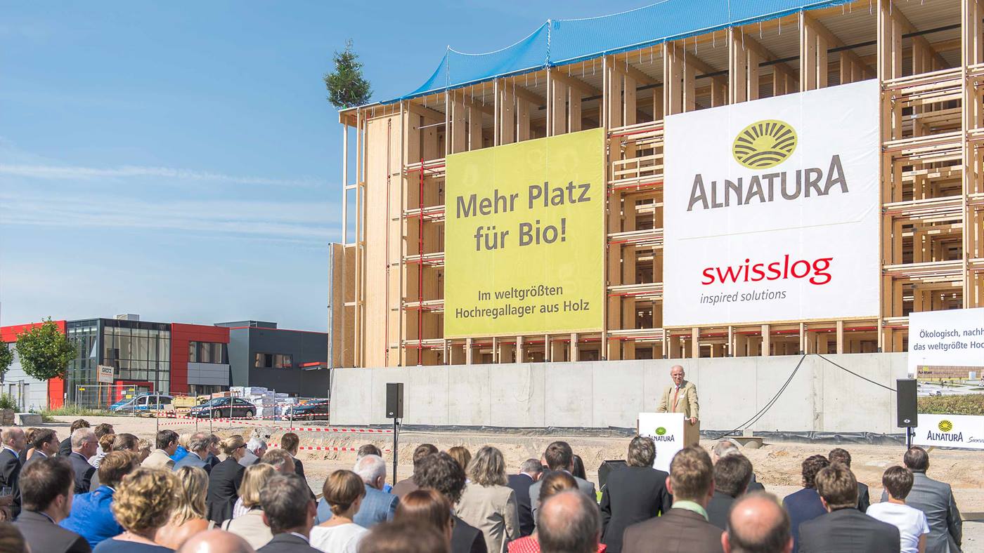 Alnaturas Verteilzentrum, hergestellt aus Lärchen- und Fichtenholz.