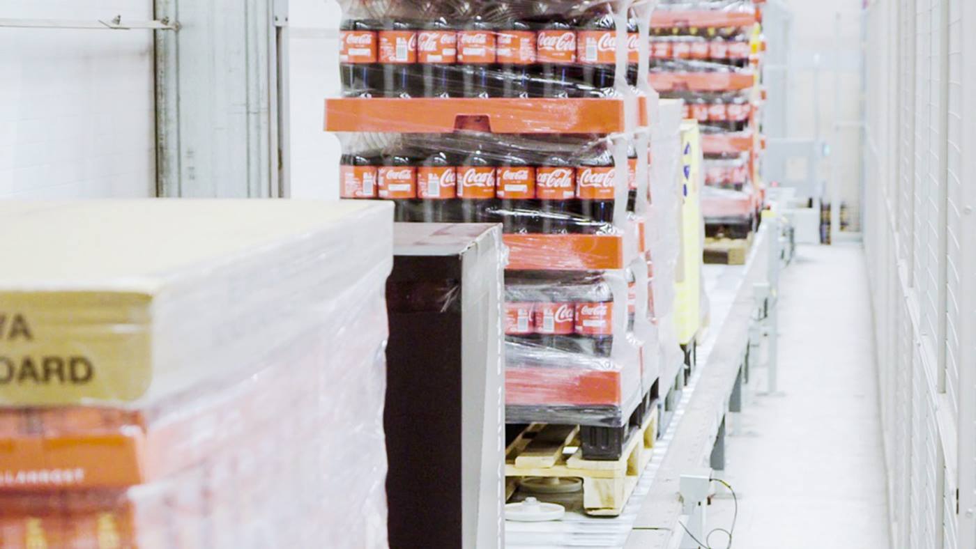Pallet conveyor at Bergendahls Food automated distribution center