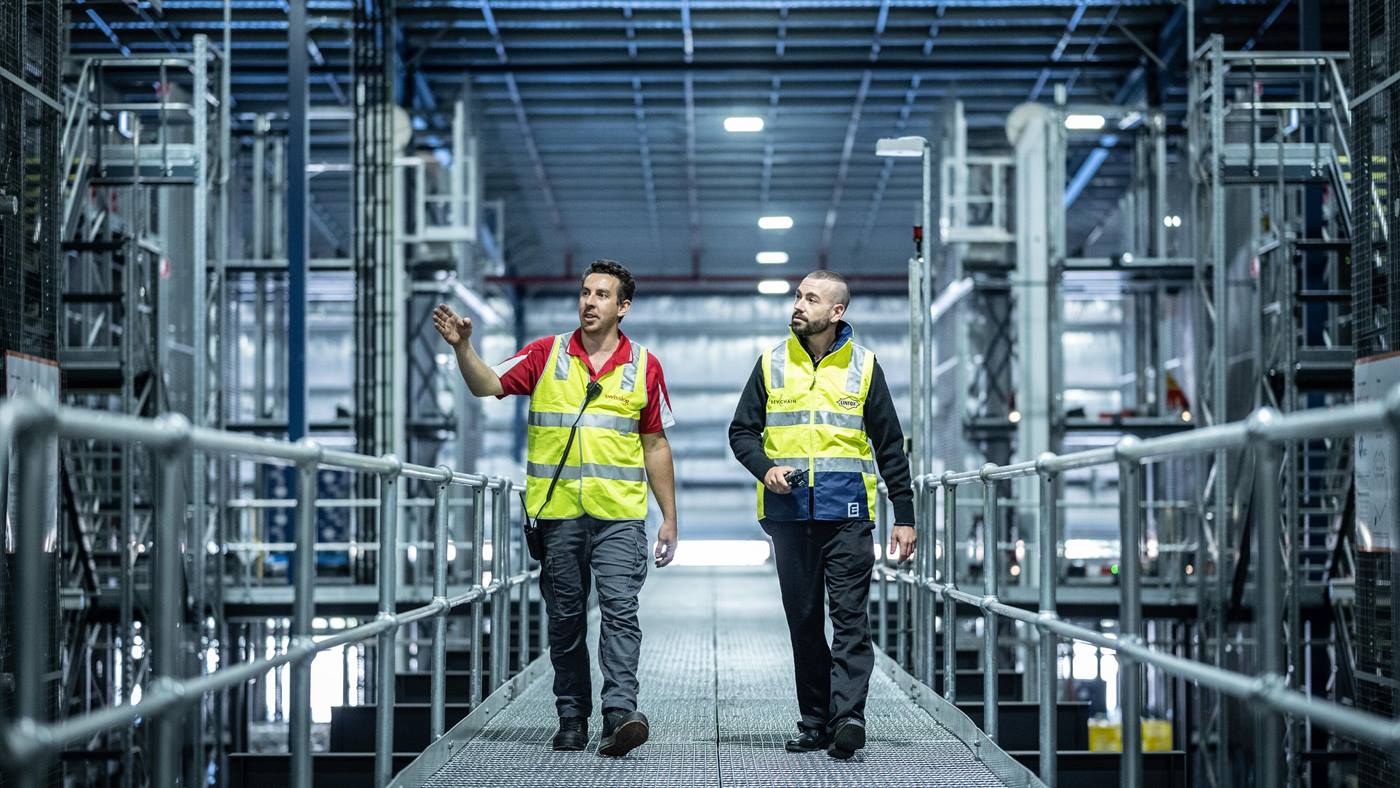 BevChain on-site team working with Swisslog