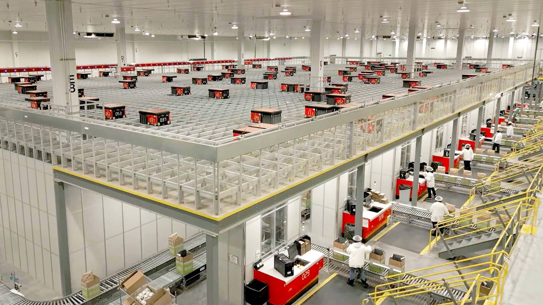 HelloFresh e-grocery distribution center with AutoStore system implemented by Swisslog