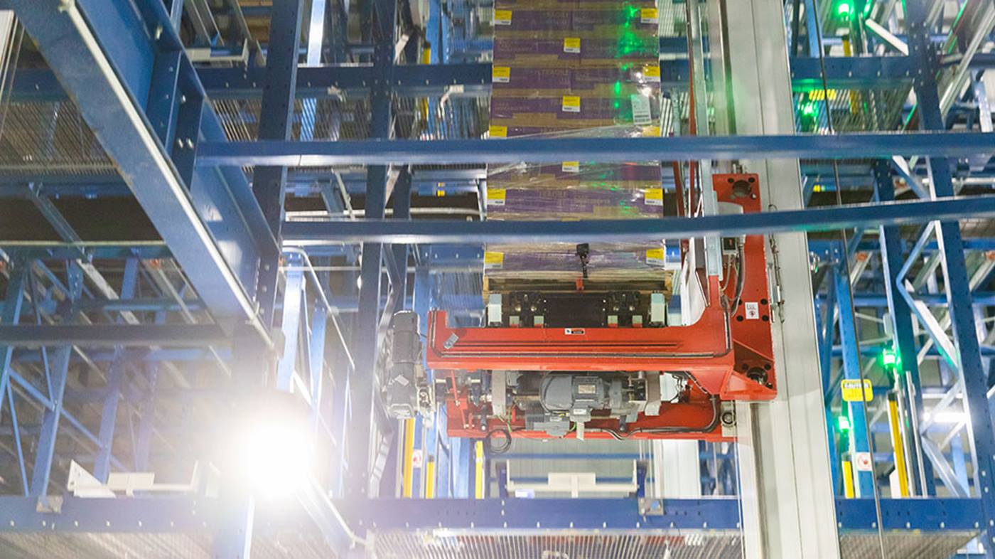 Lineage Logistics vertical conveyor