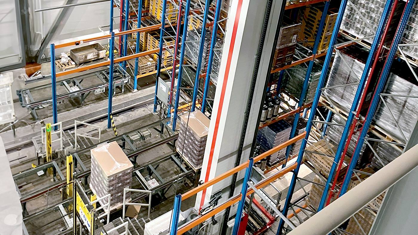 Swisslog pallet stacker crane at Royal Unibrew