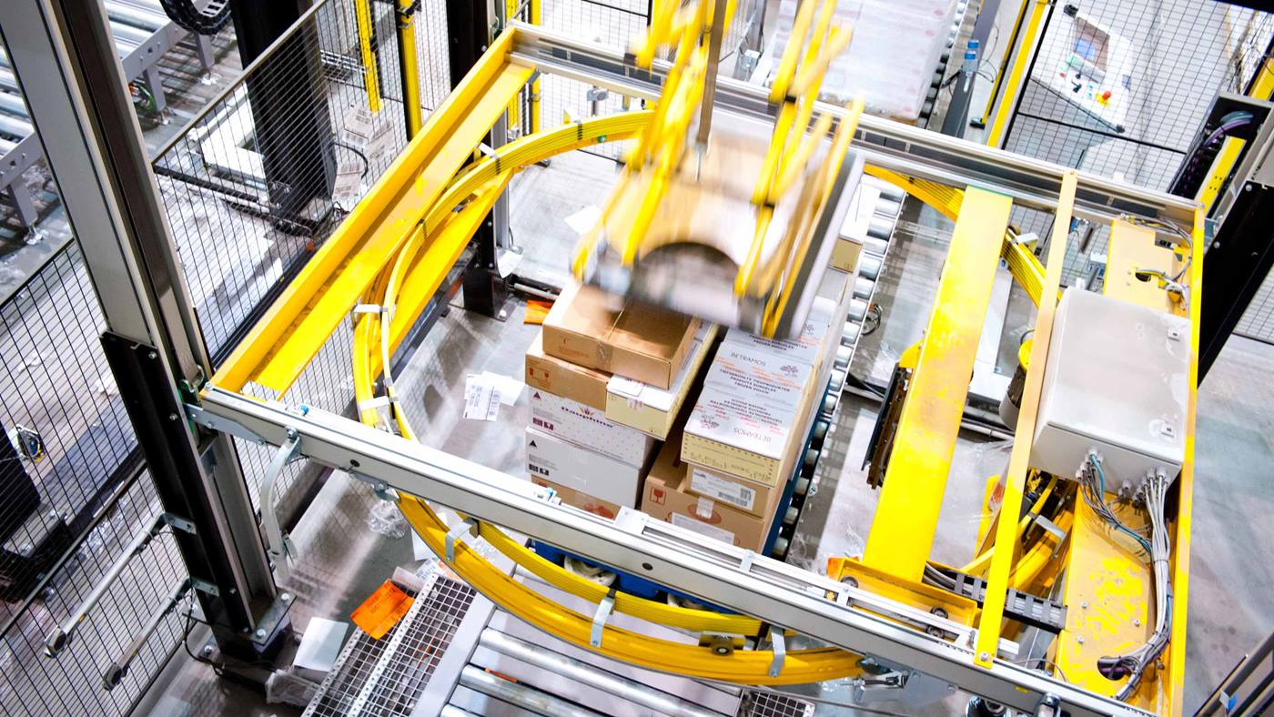 Automatic wrapper of frozen food pallets