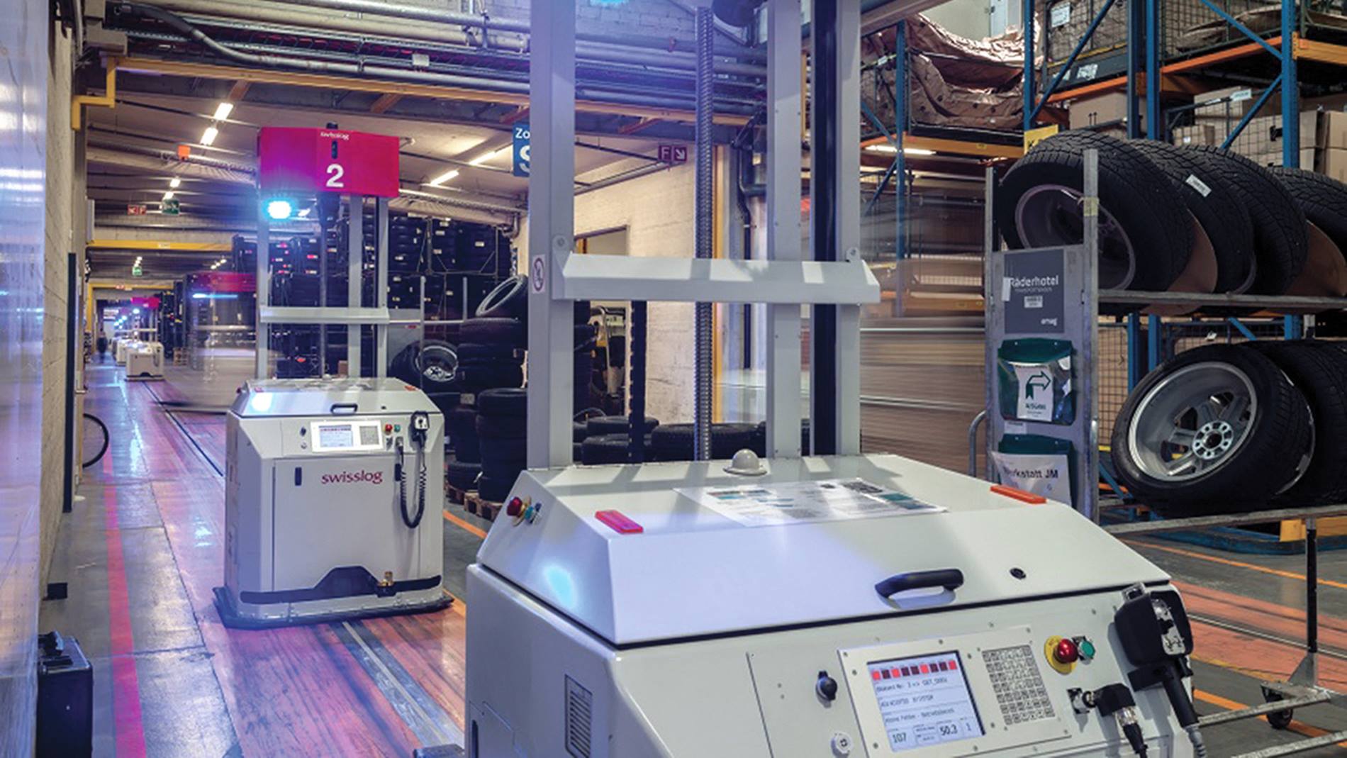 Fahrerloses Transportsystem (FTS) im Lager- und Distributionszentrum der AMAG
