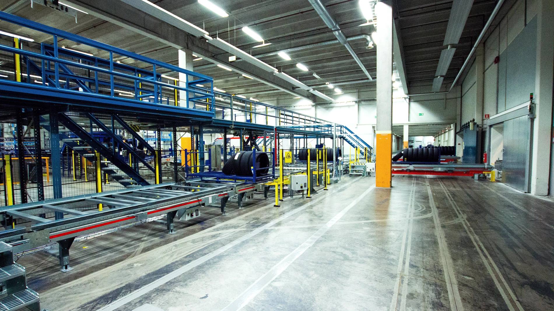 Fixed conveyor system at Michelin warehouse, Sweden