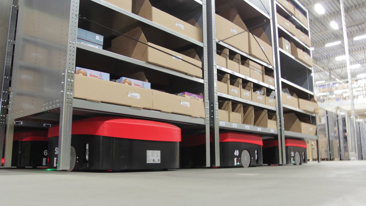 CarryPick mit FTS-Robotern und mobile Regale: Ein flexibles System für die Auftragsabwicklung in der Retail- und E-Commerce-Logistik