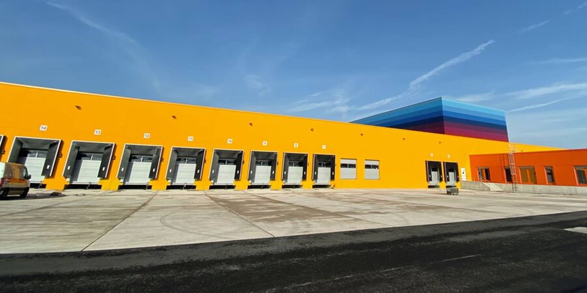 Das Verteilzentrum von dm-drogerie mark in Wustermark bei Berlin mit automatischer Palettierung