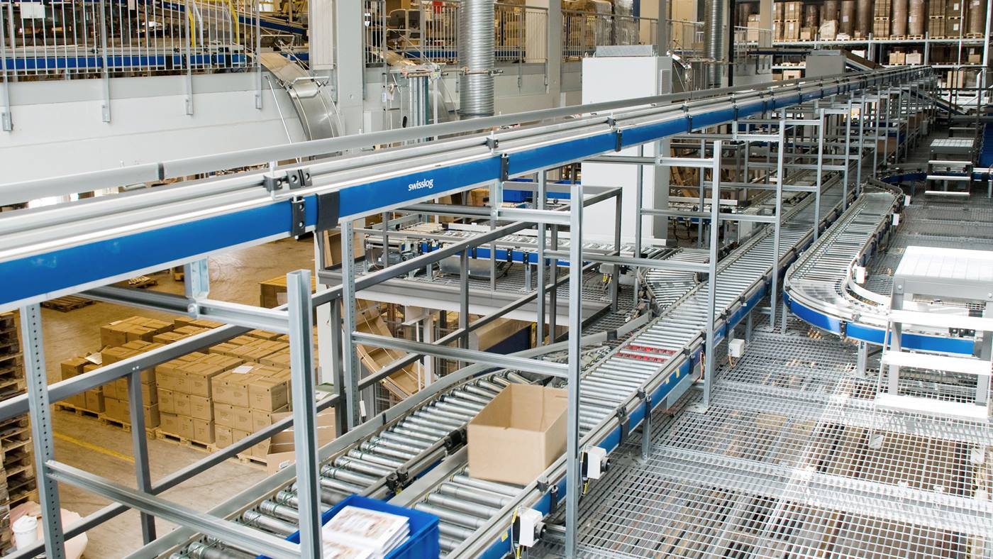 Light goods conveyor system connects picking stations to packing stations