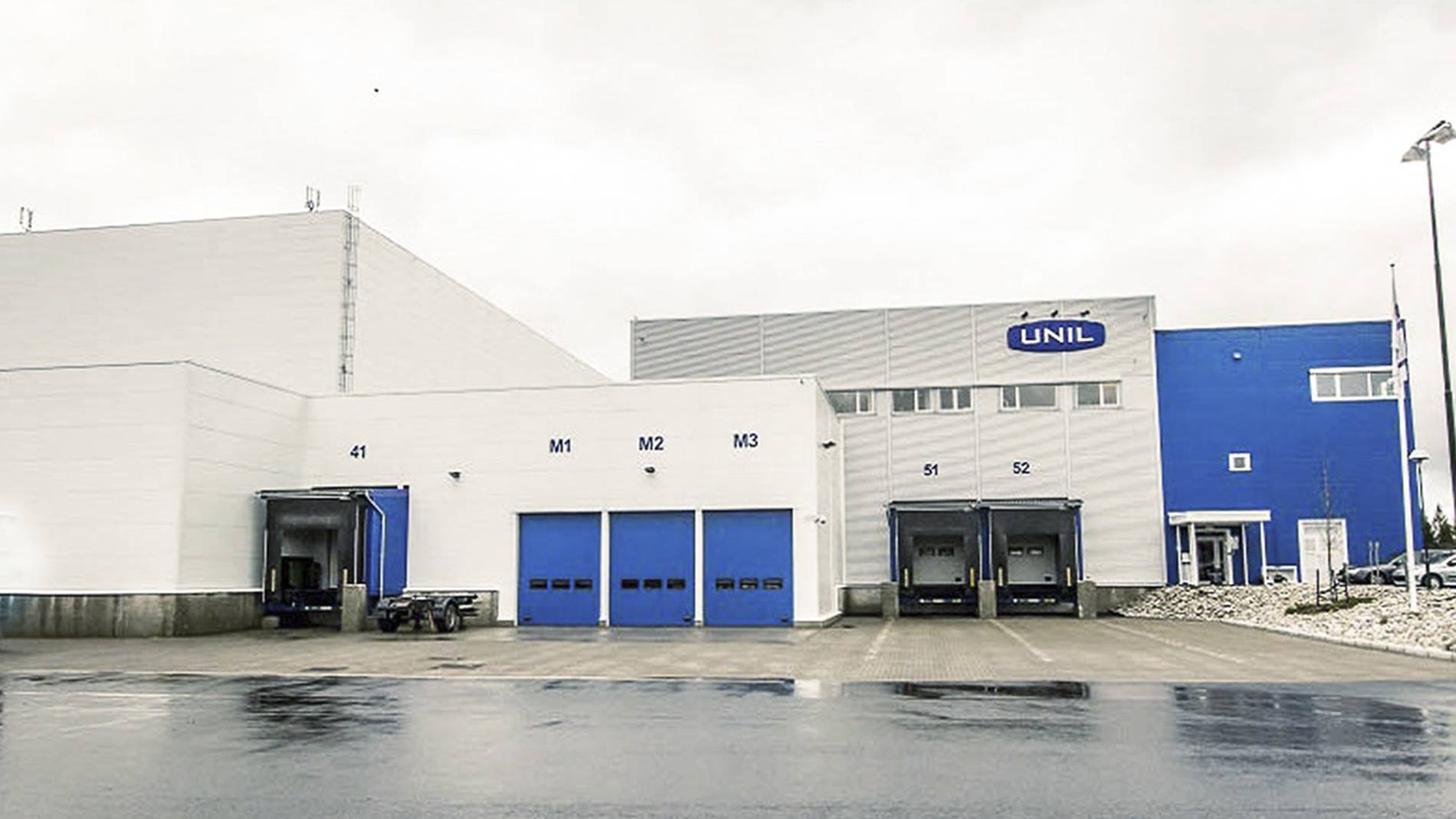 UNIL’s central distribution center with automated high bay warehouse and integrated material handling