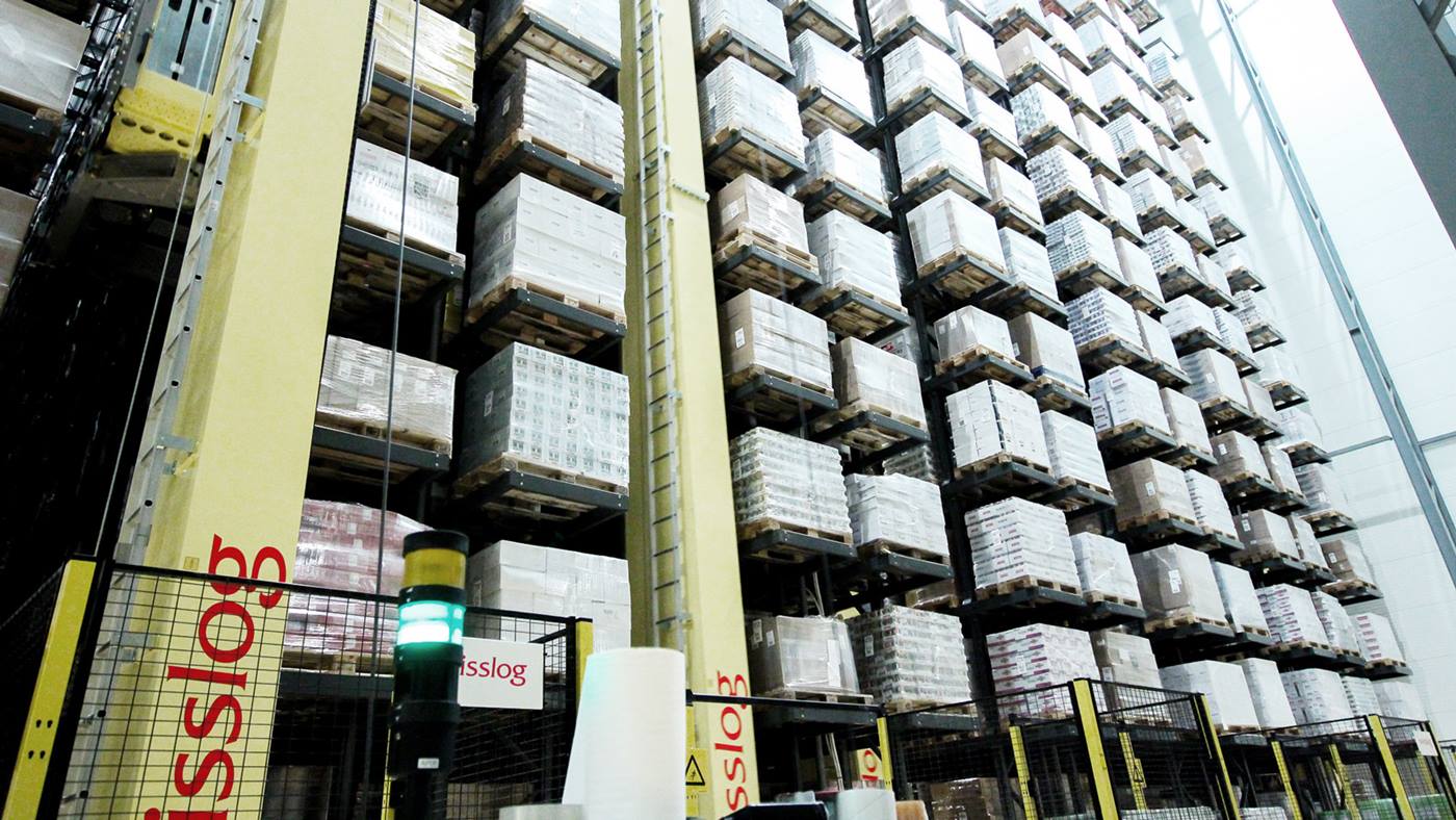 Automated high bay warehouse with Swisslog Vectura stacker cranes for storing and retrieving pallets