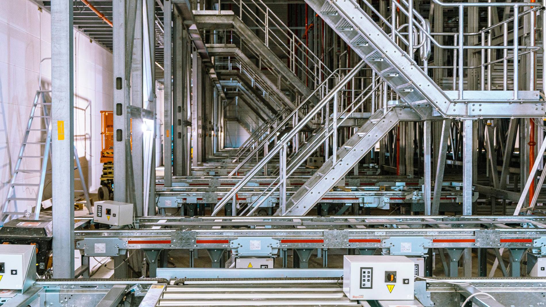 Vectura en ProMove binnenin hoogbouw Rijnberg/Elopak