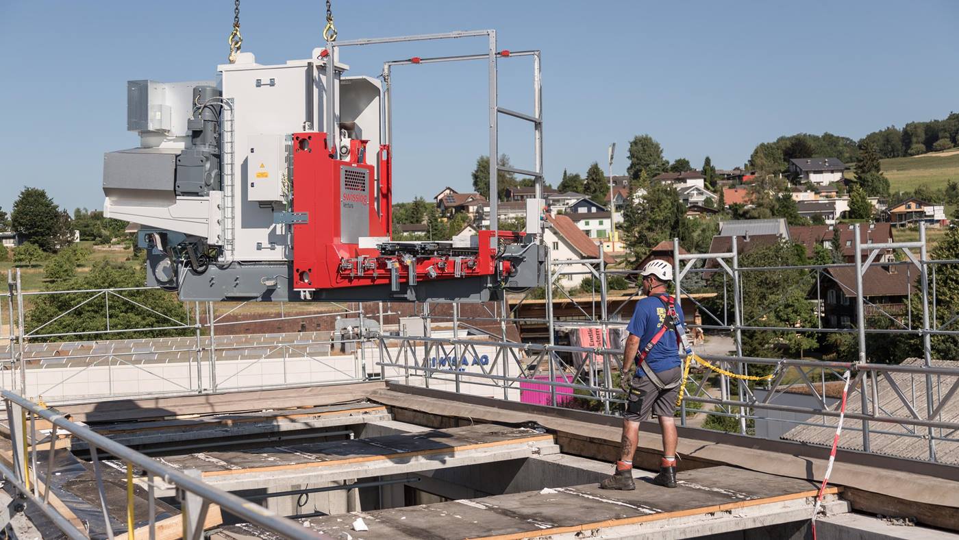 Bei der Planung eines automatischen Hochregallagers achtet man auf den benötigten Palettendurchsatz und Temperaturführung.