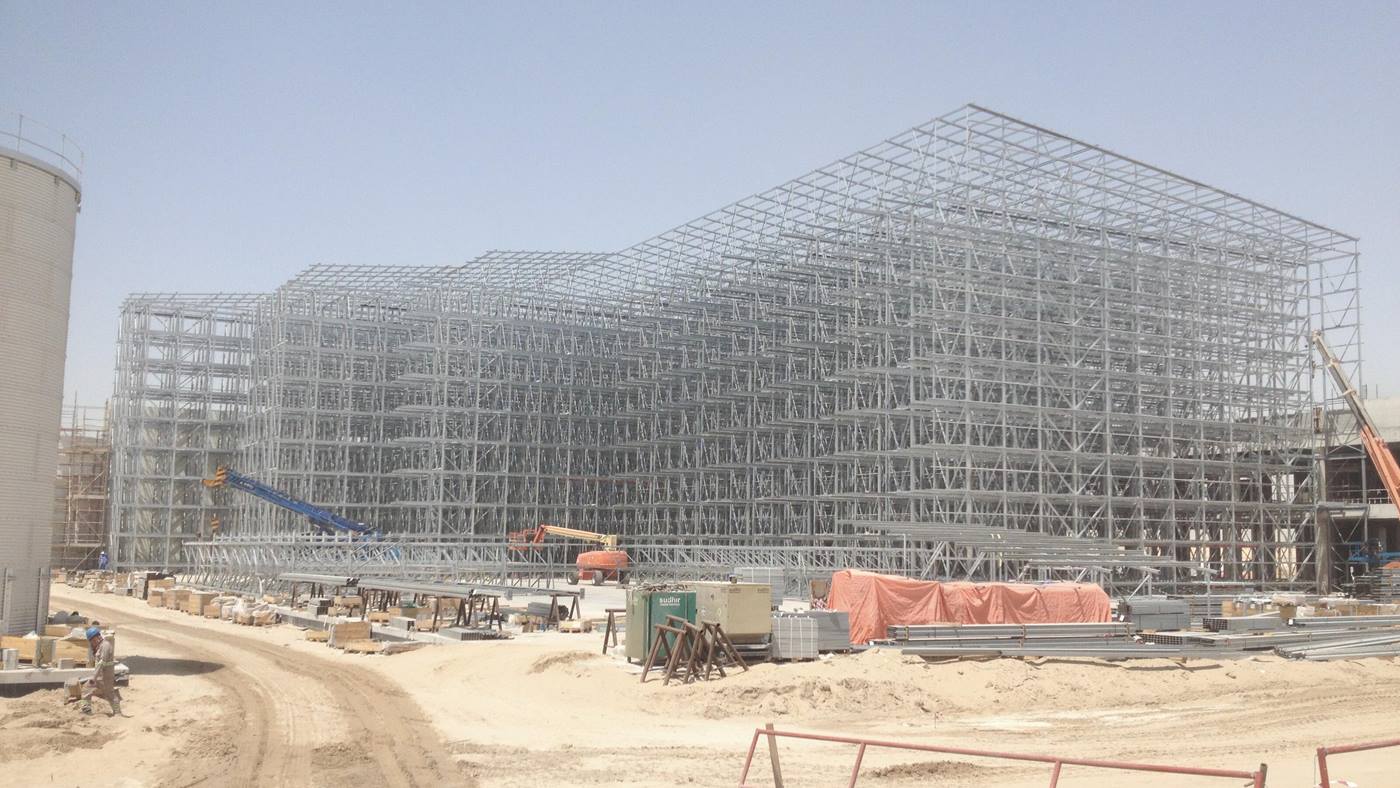 The design and construction of automatic high-bay warehouses for pallets in silo design requires experts. 
